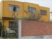 VENTA DE CASA COMO TERRENO EN BATALLON TARMA SURCO