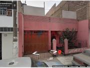 Venta De Casa Como Terreno Frente A Condominio En Breña