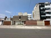 Venta de Casa Como Terreno Frente a Jockey Plaza