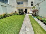 Venta de casa como terreno u oficina en AV Roosevelt...