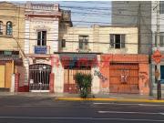 VENTA DE CASA COMO TERRENO URBANO EN UNA UBICACION...