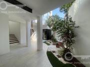 Venta de Casa con 2 Niveles en Fracc. Real de Palmas,...