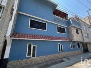 Venta de Casa con 3 departamentos separados. ¡Potencial...