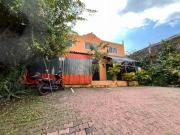 VENTA DE CASA CON 3 LOCALES EN LOMAS DE TZOMPANTLE...