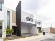 Venta de Casa con 3 Recamaras en Hacienda Santa Fe...