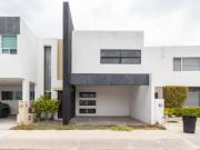 Venta de casa con 3 recamaras en Hacienda Santa Fe...