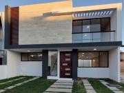 VENTA DE CASA CON 3 RECAMARAS Y ESTUDIO EN LA CARTUJA