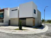 Venta de casa con 4 recamaras Colinas de Juriquilla