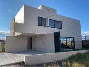 VENTA de casa con 4 recamaras en Lomas del Campanario Norte