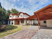 Venta de casa con 5 dormitorios y Est. amplio en Los Andes