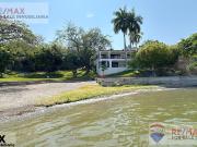 Venta de casa con acceso al Lago de Tequesquitengo,...