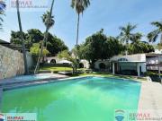 Venta de casa con acceso y vista al Lago de...