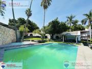 Venta de casa con acceso y vista al Lago de...