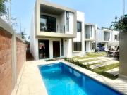 VENTA DE CASA CON ALBERCA EN CONDOMINIO DE 15 CASAS EN...