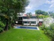 Venta de casa con alberca, en cuernavaca. vista hermosa