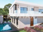 Venta de casa con alberca en fraccionamiento