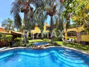 Venta de Casa con Alberca en Fraccionamiento Seguro,...