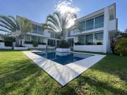 VENTA DE CASA CON ALBERCA EN LOMAS DE COCOYOC
