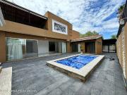 Venta de casa con alberca en vista real 3 recamaras 6...