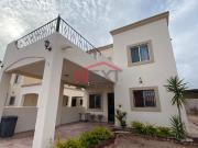 VENTA DE CASA CON ALBERCA Y CANCHA DE TENIS EN AREA COMUN SC