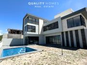 VENTA DE CASA CON ALBERCA Y SALON DE JUEGOS EN CLUB DE GOLF