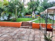 VENTA DE CASA CON AMPLIO JARDÍN EN LAS FINCAS, JIUTEPEC