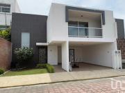 VENTA DE CASA CON AMPLIO JARDIN EN STA MARIA XIXITLA,...