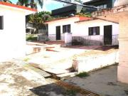 Venta de Casa con Bungalós Amueblados de Remate como...