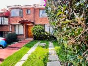 Venta de casa con chimenea en Av Centenario