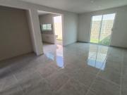 Venta de casa con cuatro recamaras, terraza y jardín en...