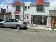 VENTA DE CASA CON DEPARTAMENTO PARTE DE ATRAS Y RECAMARA...