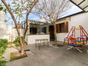 VENTA de CASA con DEPTO INTERNO, PATIO y COCHERA