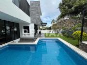 Venta de casa con doble altura y alberca en Lomas de...