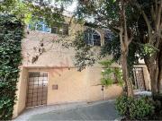 VENTA DE CASA CON DOS DEPTOS Y DOS LOFT INDEPENDIENTES...