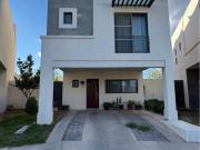 VENTA DE CASA CON EXEDENTE EN FRACC HACIENDA LORETO ZONA...
