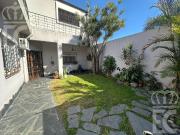 Venta de Casa con fondo libre Lanús Oeste excelente estado !