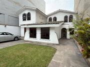 VENTA DE CASA CON JARDÍN CERCA A PARQUE CASUARINAS