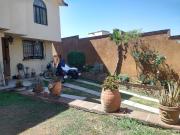 Venta de casa con jardín en fraccionamiento en Cuernavaca