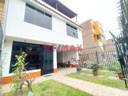 Venta De Casa Con Jardin Interior Cerca A Parque