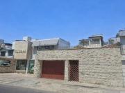 Venta De Casa Con Jardín Interno Y Terraza Cerca Al C.C...