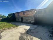 Venta de casa con jardín y negocio para rehabilitar en...