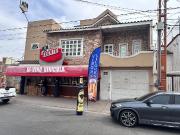 VENTA DE CASA CON LOCAL EN BVD HERMENEGILDO BUSTOS 4...