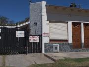 Venta de casa con pileta y dos dúplex en Monte Hermoso