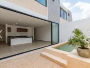 Venta de Casa con Piscina al Norte de Mérida en Privada...
