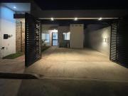 Venta de casa con piscina en fracc. Los heroes merida yuc