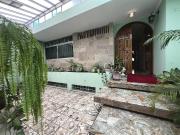 VENTA DE CASA CON PISCINA, SAUNA Y AMPLIO...