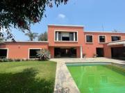 Venta de casa con Piscina y amplios espacios