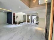 Venta de Casa con Recámara en pb y jardin zona Lomas de...