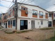 VENTA DE CASA EN MELGAR CON RENTA, TRES APARTA ESTUDIOS...