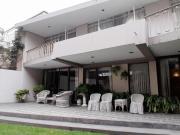 VENTA DE CASA CON SALIDA AL PARQUE EN MIRAFLORES